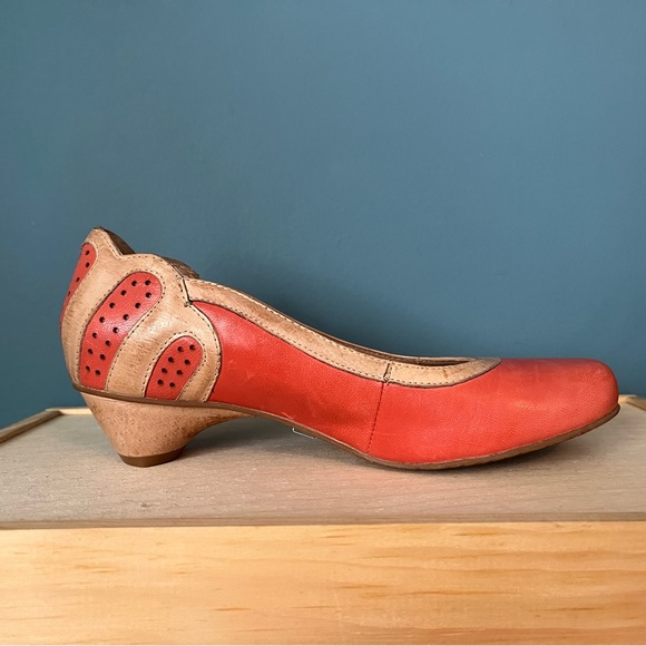 Cute coral heels size 6 - Picture 8 of 9